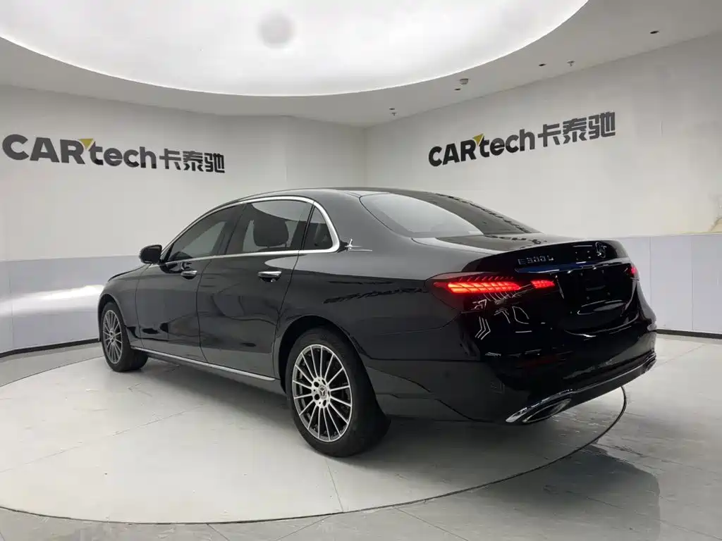 Mercedes-Benz E-Class — миниатюра 7