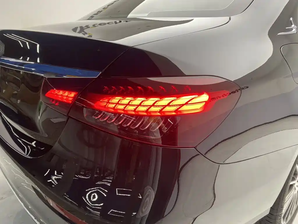 Mercedes-Benz E-Class — миниатюра 10