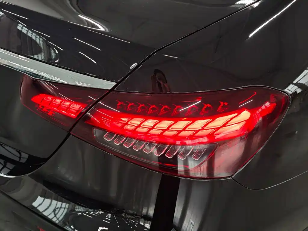 Mercedes-Benz E-Class — миниатюра 9