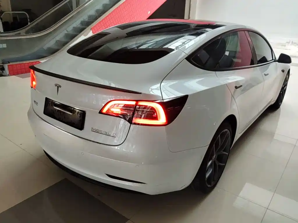 Tesla Model 3 — миниатюра 7