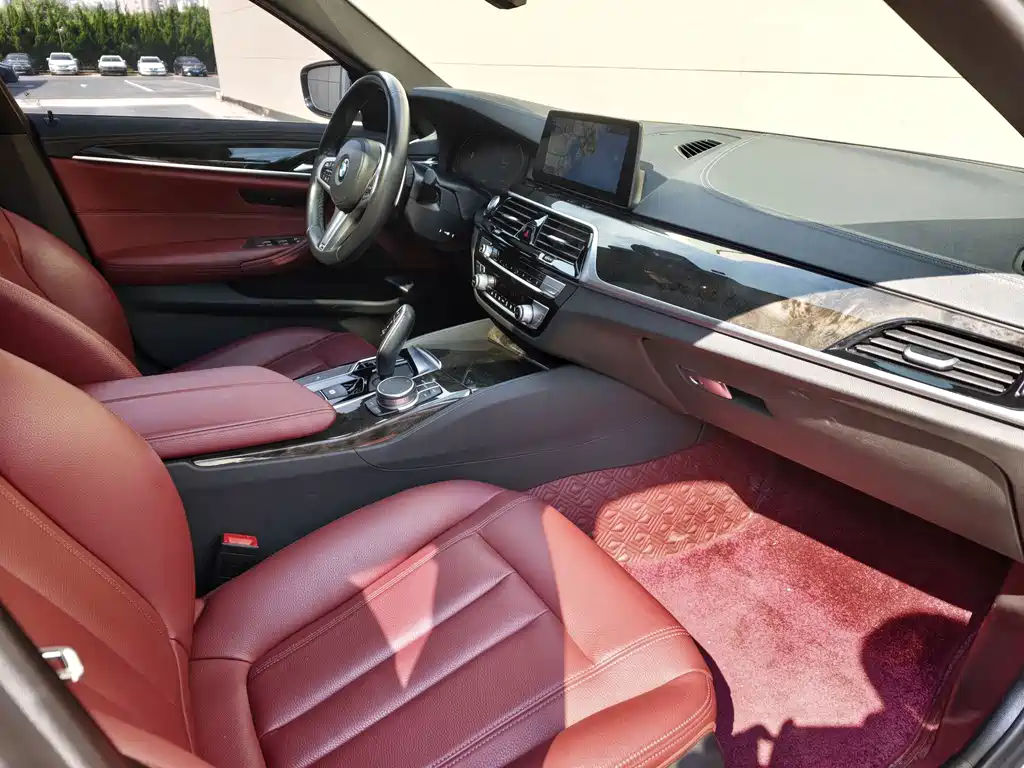 BMW 5 Series — миниатюра 13