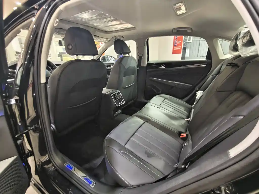 VOLKSWAGEN PASSAT NEW ENERGY