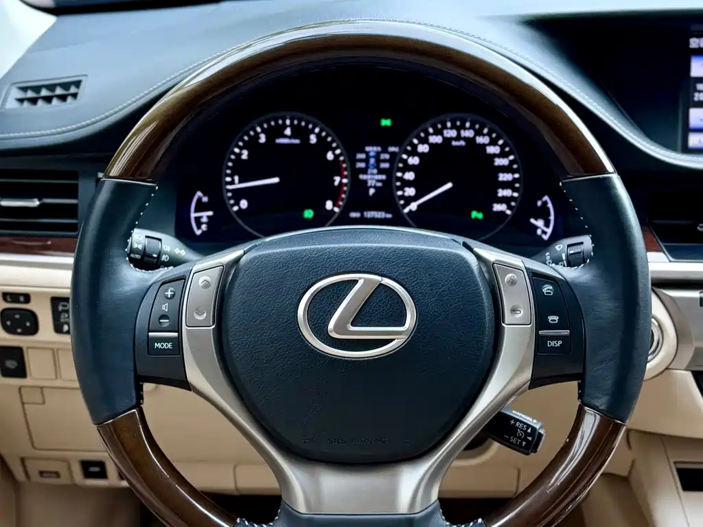 Lexus ES — миниатюра 13