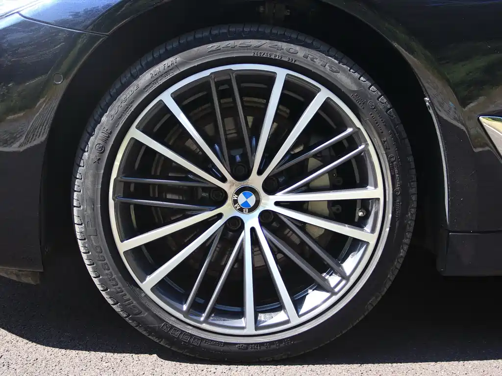 BMW 5 Series — миниатюра 11
