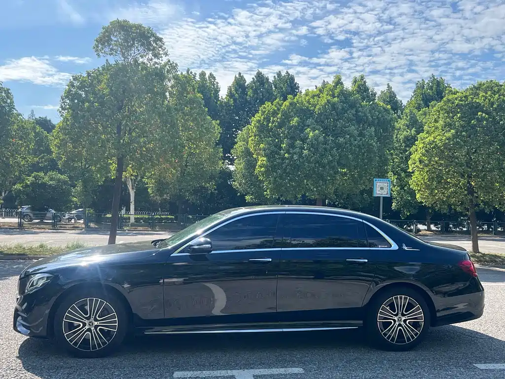 Mercedes-Benz E-Class — миниатюра 9