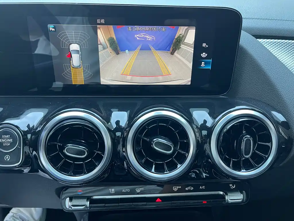 Mercedes-Benz GLA — миниатюра 13