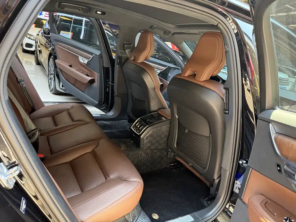 Volvo S90 — миниатюра 19