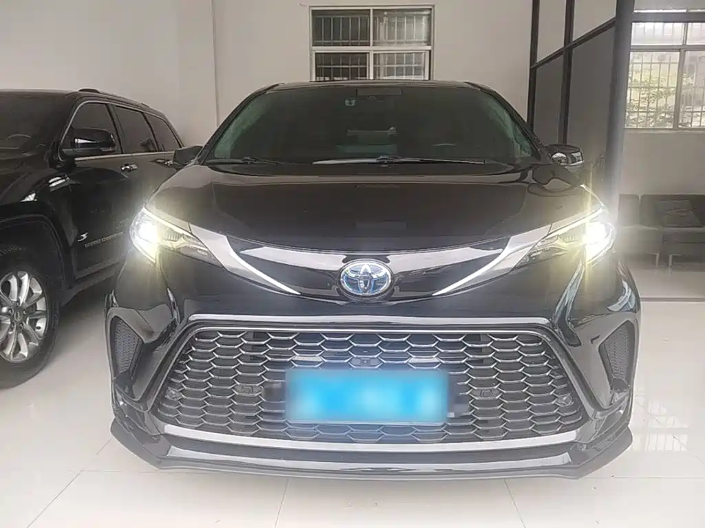 Toyota Granvia — миниатюра 3