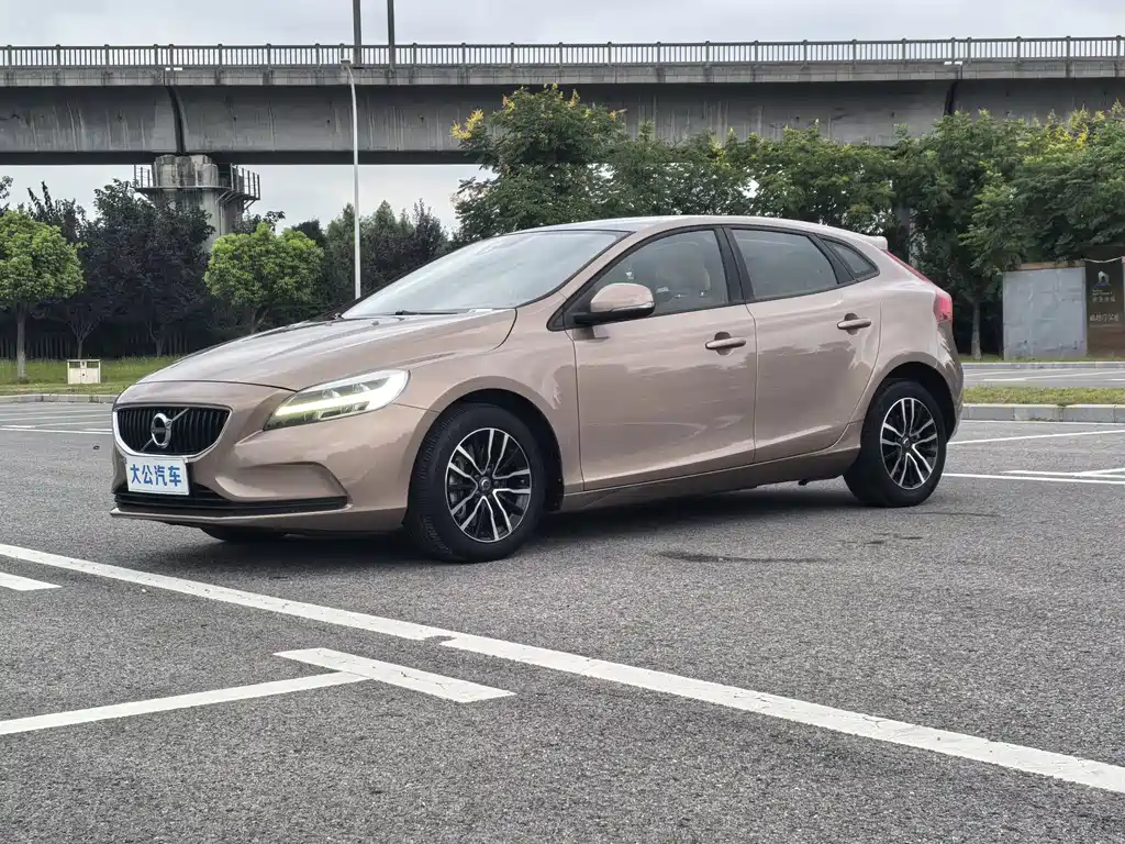 Volvo V40