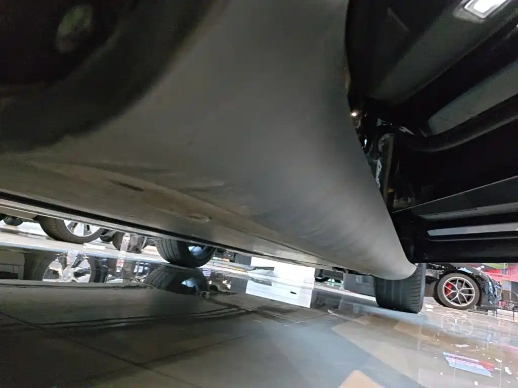 Tesla Model Y — миниатюра 21