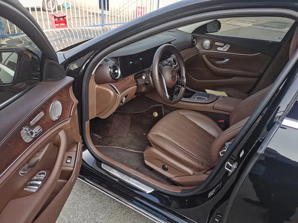 Mercedes-Benz E-Class — миниатюра 2