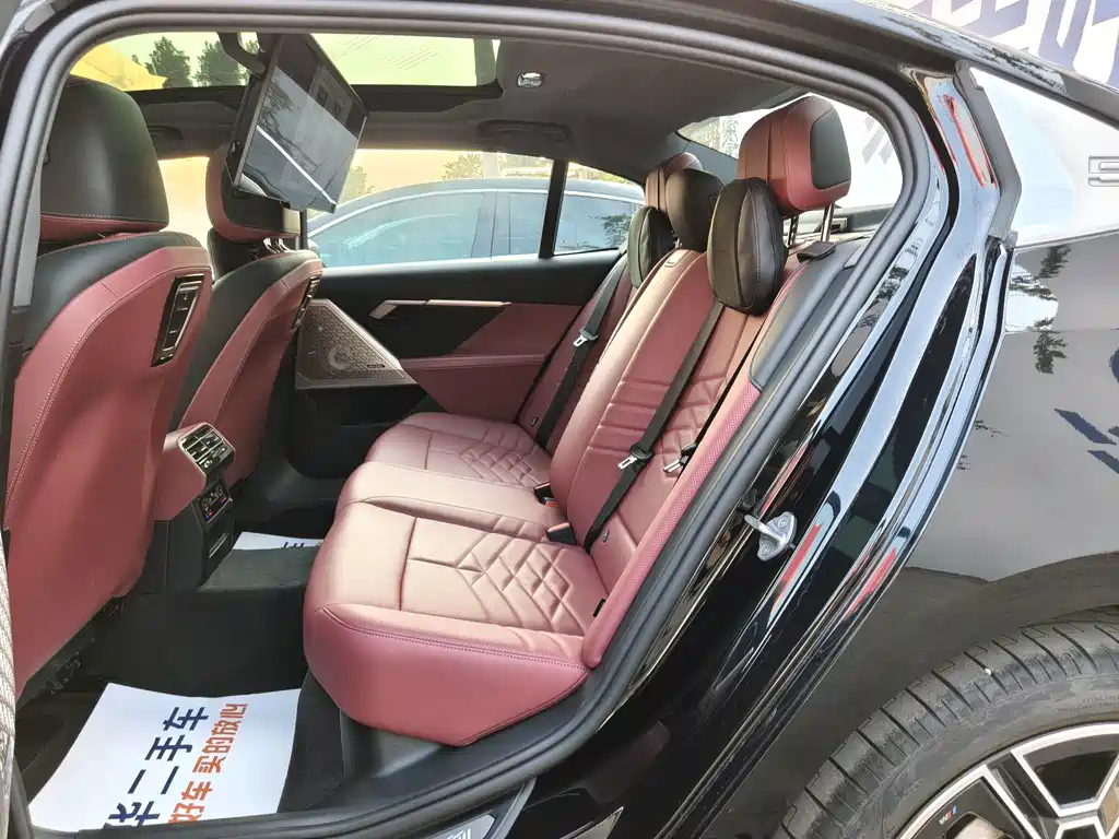 BMW 5 Series — миниатюра 7
