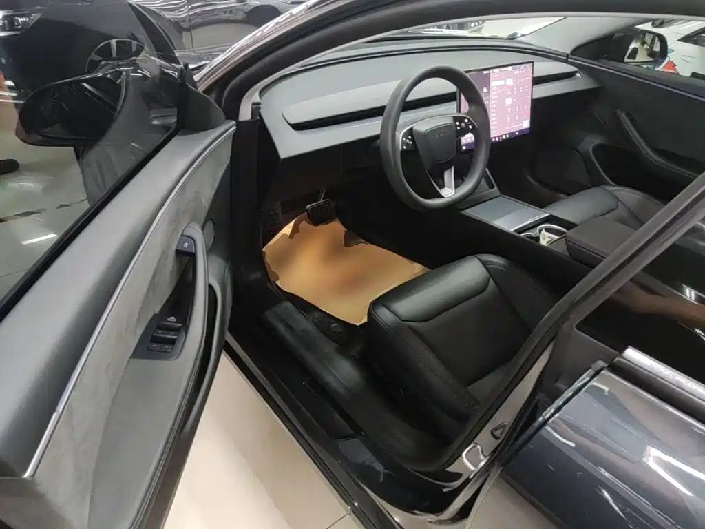 Tesla Model 3 — миниатюра 16