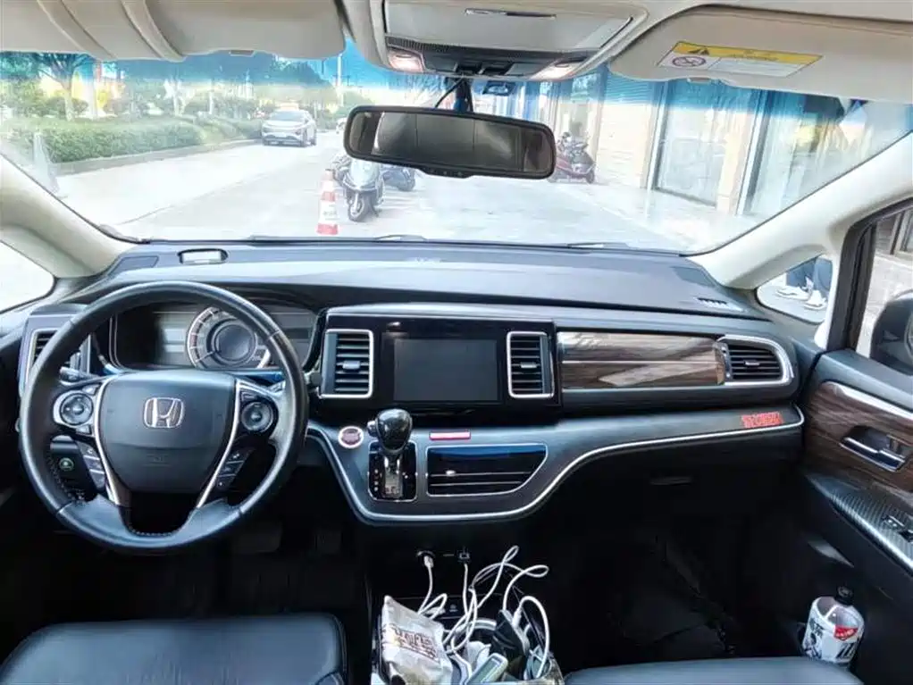 Honda Elysion — миниатюра 6
