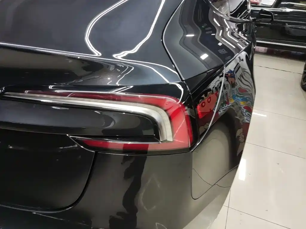 Tesla Model 3 — миниатюра 8