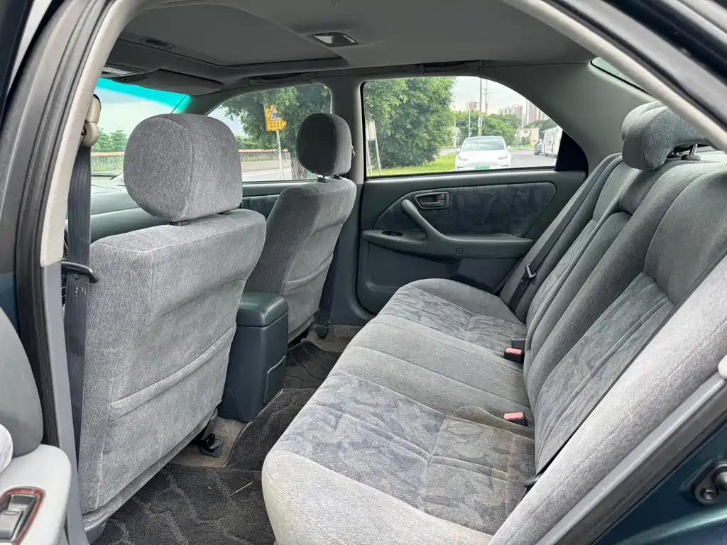 Toyota Camry — миниатюра 10