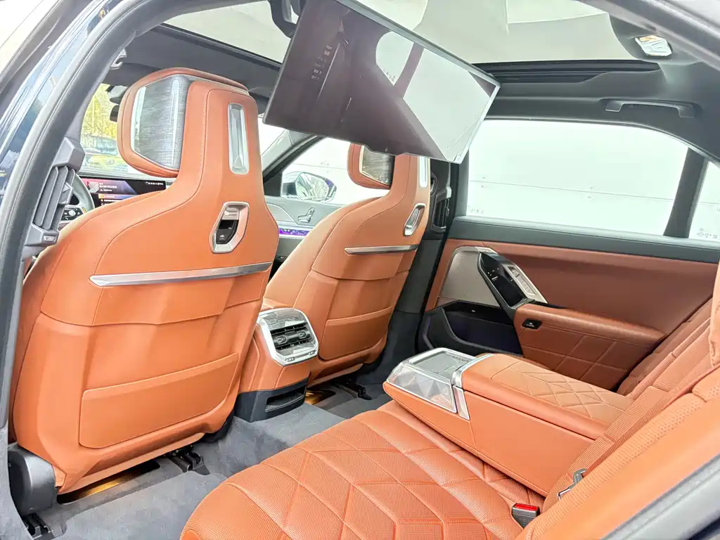 BMW i7 — миниатюра 4