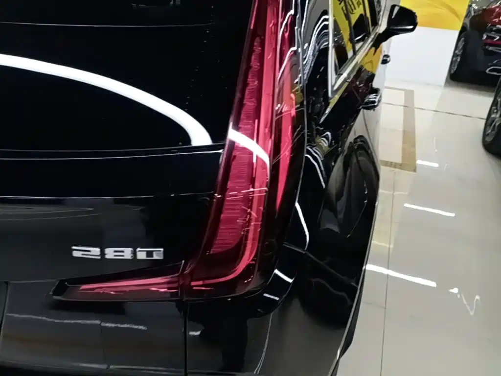 Cadillac XT4 — миниатюра 8