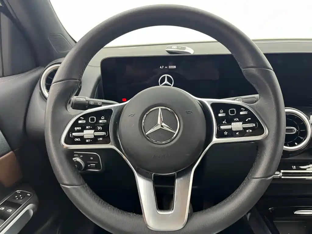Mercedes-Benz GLB — миниатюра 8