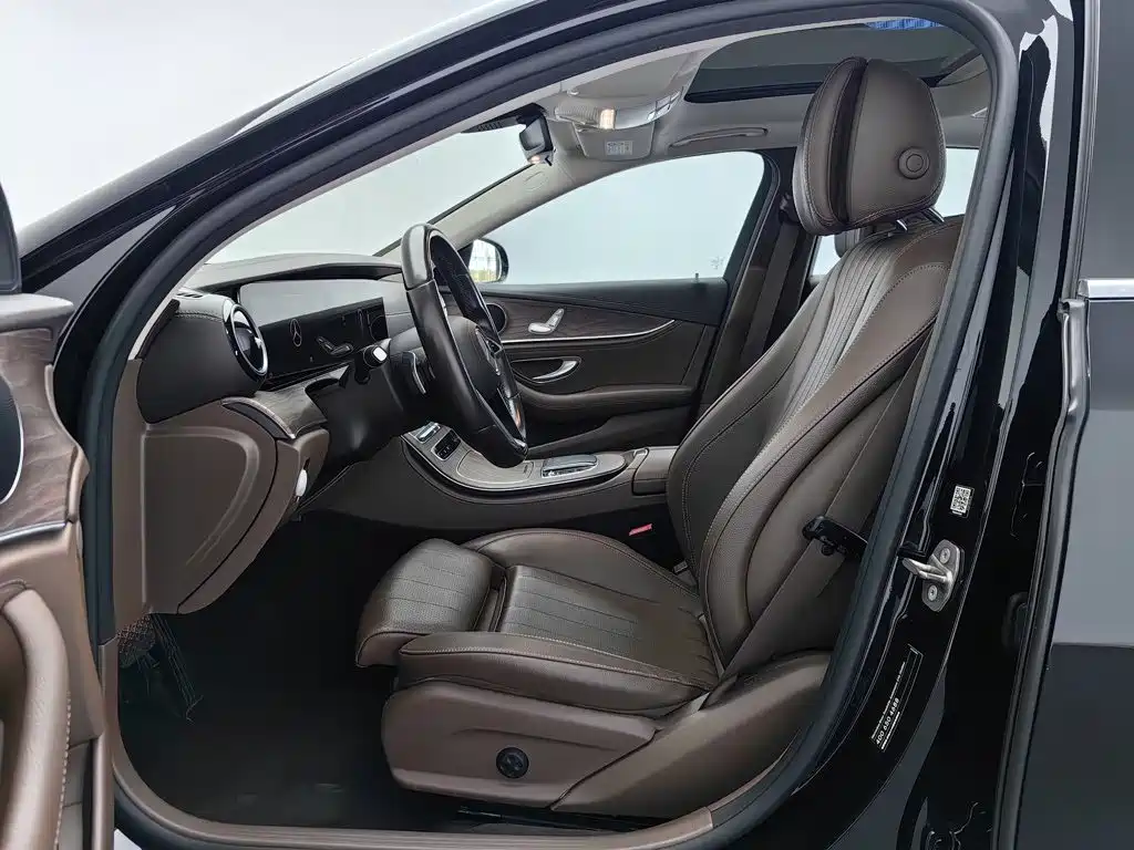 Mercedes-Benz E-Class — миниатюра 10
