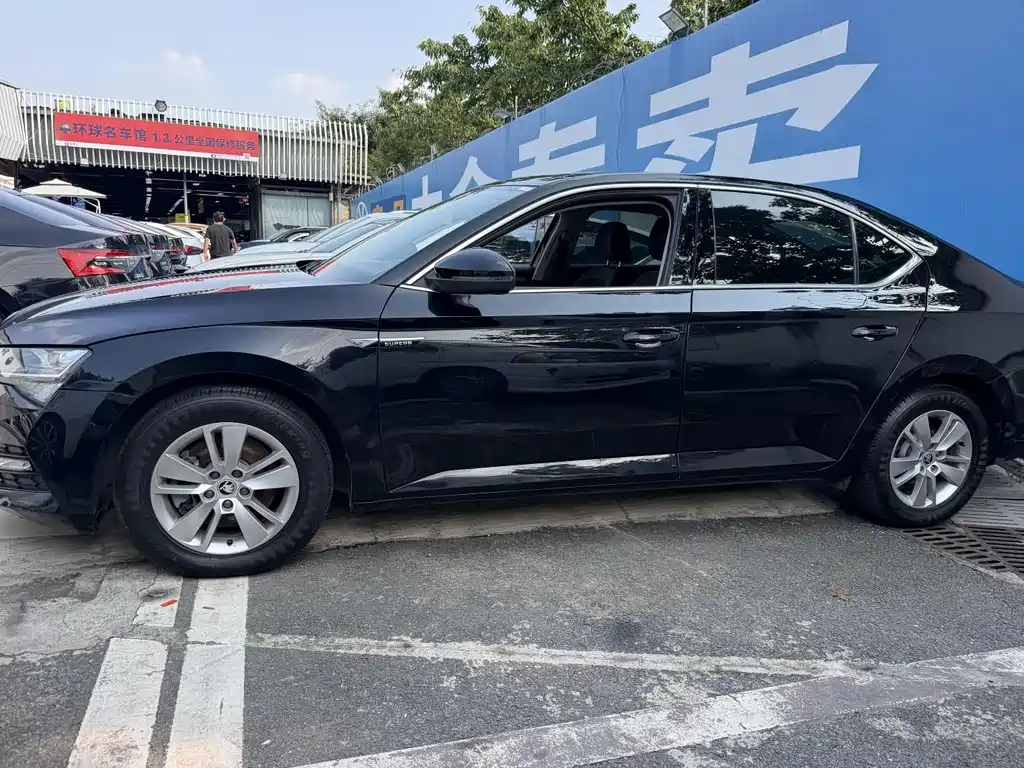 Skoda Superb — миниатюра 9