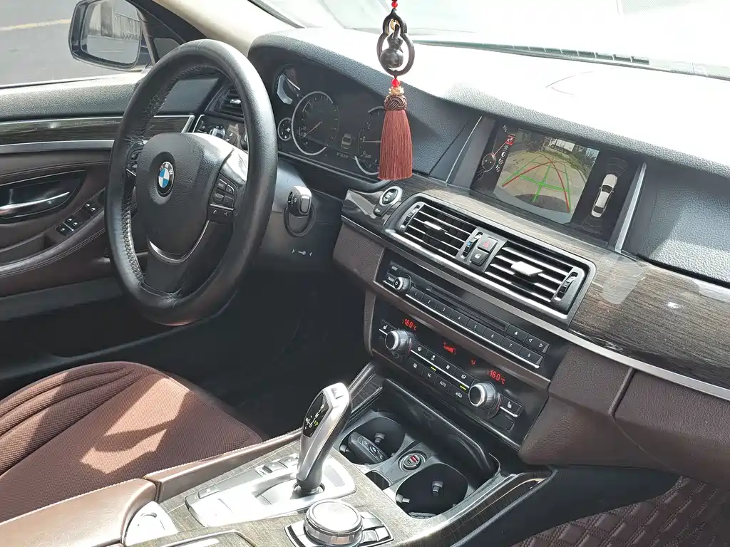 BMW 5 Series — миниатюра 15