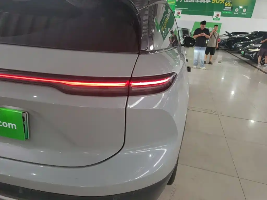 NIO ES6 — миниатюра 8