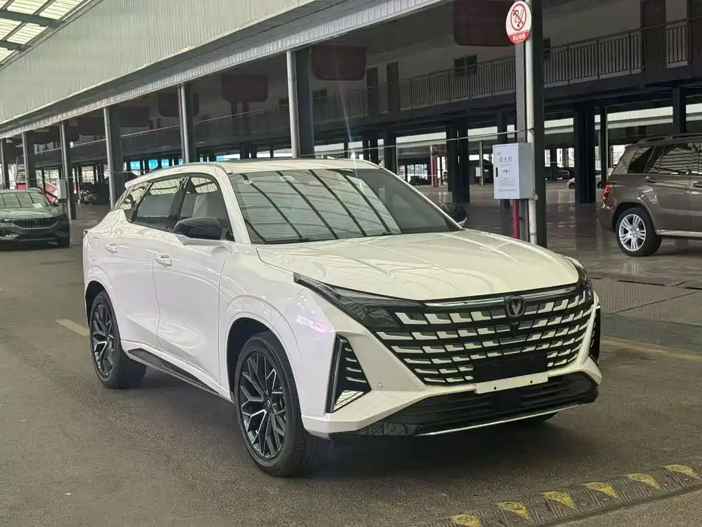 Changan UNI-Z New Energy — миниатюра 3