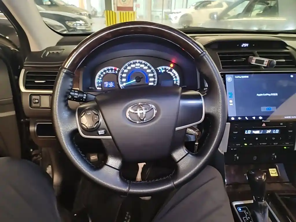 Toyota Camry — миниатюра 11
