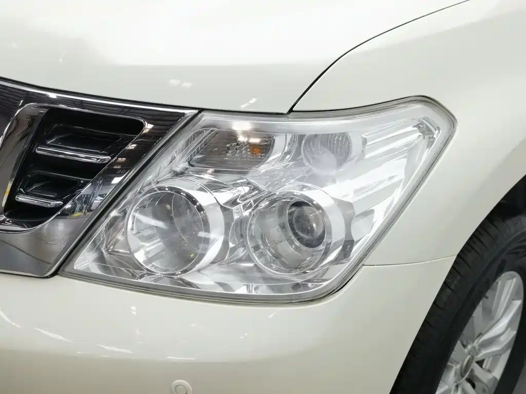 Nissan Patrol — миниатюра 7