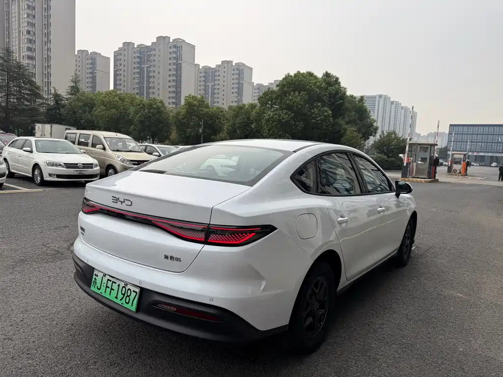 BYD Seal 05 DM-i — миниатюра 19