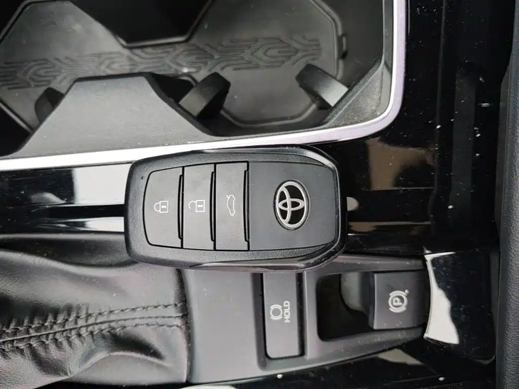 Toyota Camry — миниатюра 9