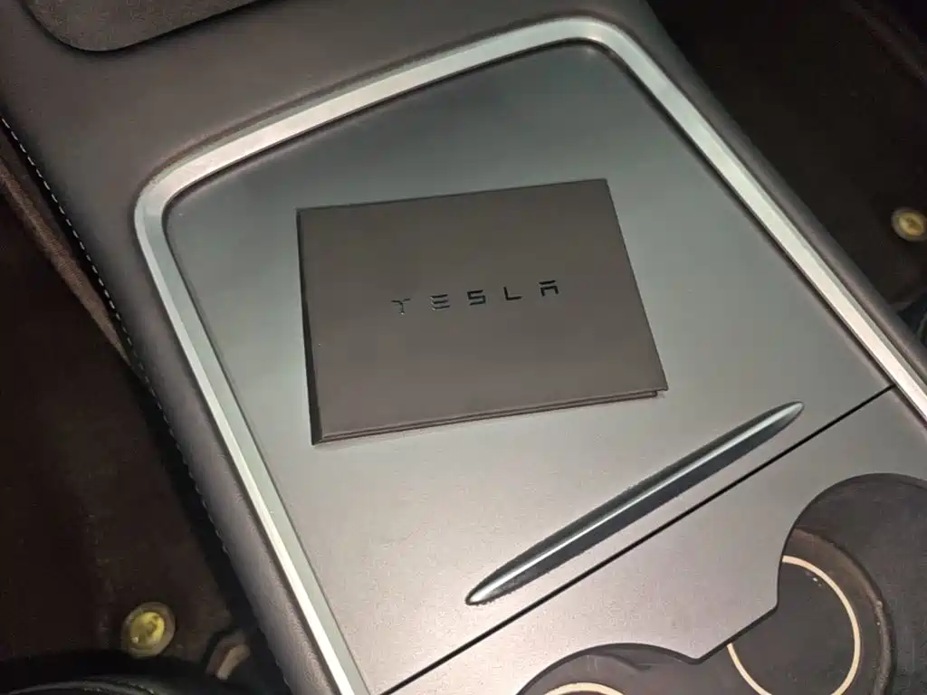 Tesla Model Y — миниатюра 9