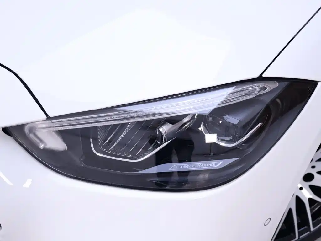 Mercedes-Benz C-Class — миниатюра 4