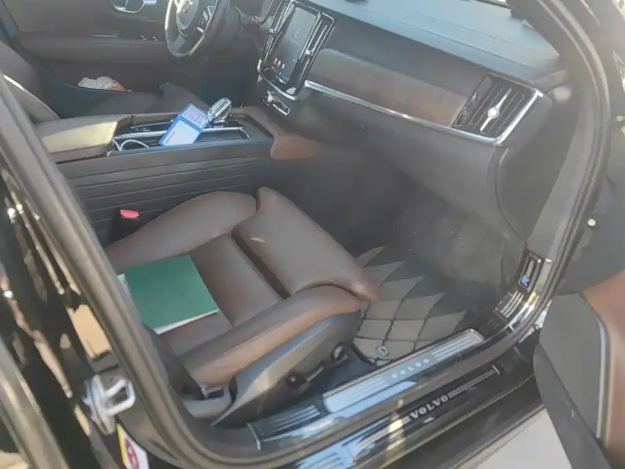 Volvo S90 — миниатюра 8