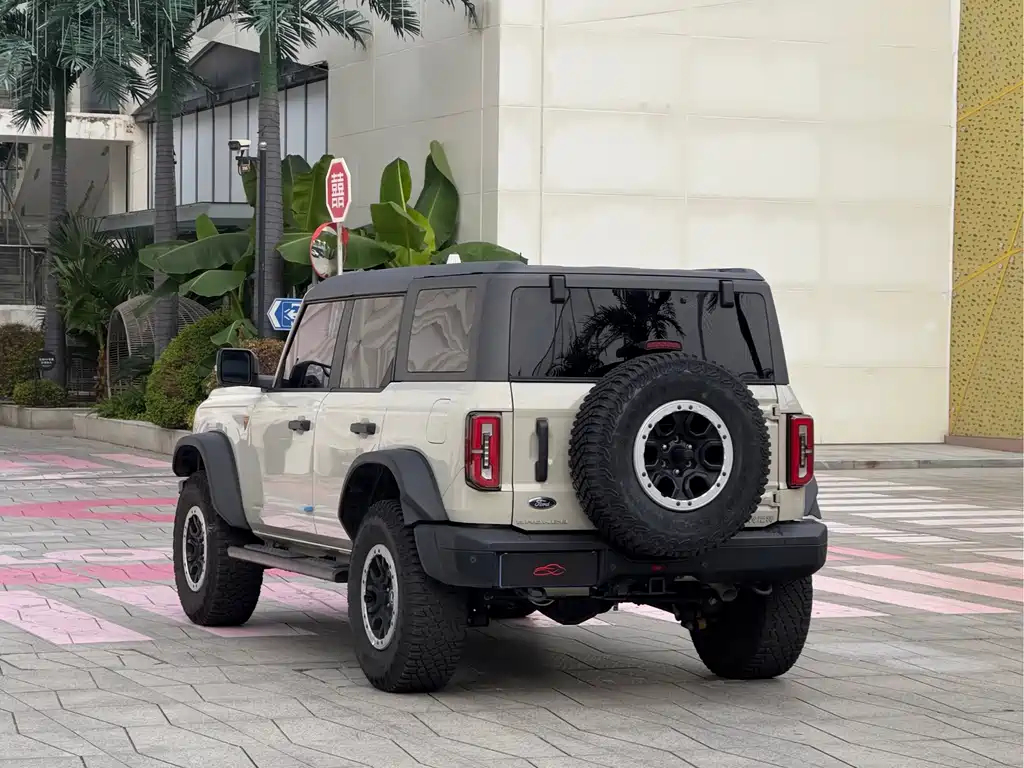 Ford Bronco — миниатюра 6