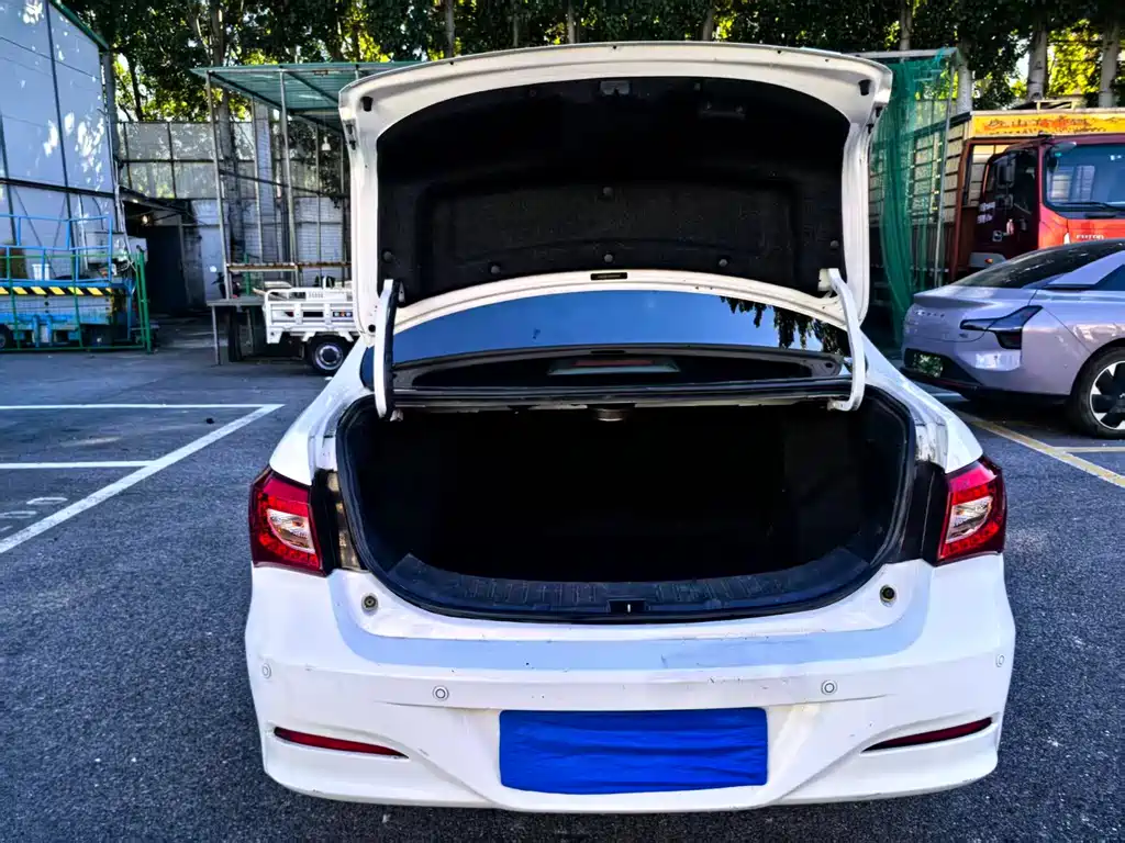 BYD Qin NEV — миниатюра 17