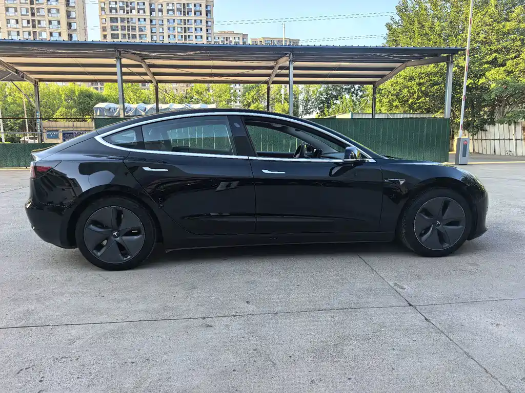 Tesla Model 3 — миниатюра 12