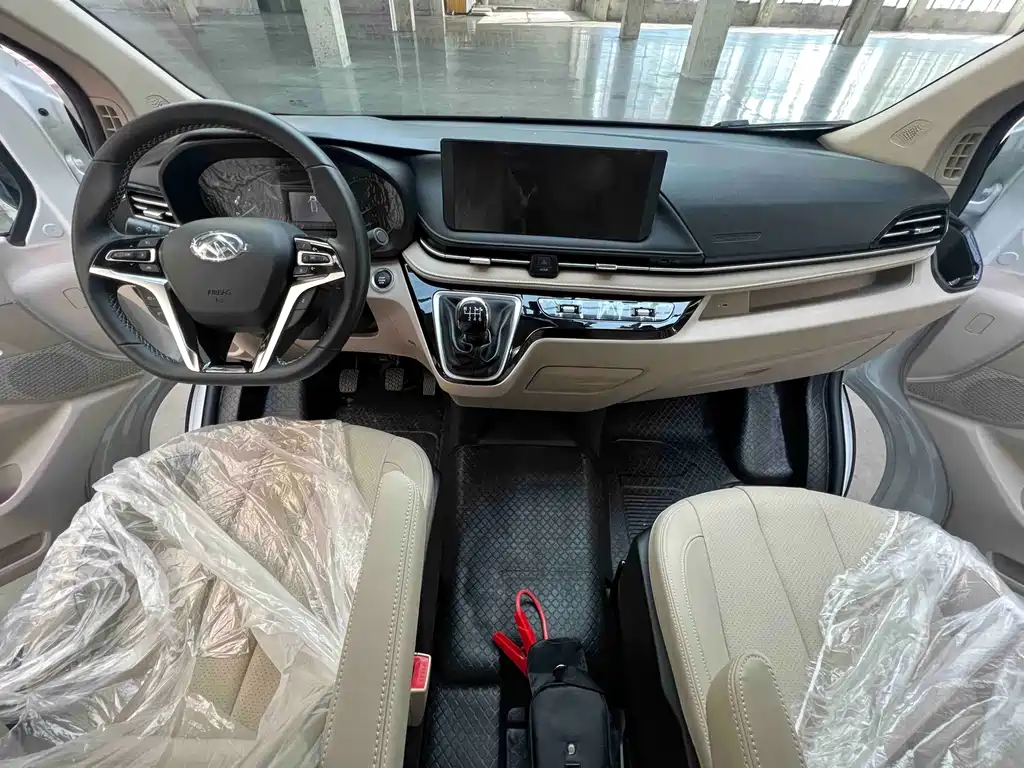 MAXUS V70 — миниатюра 10