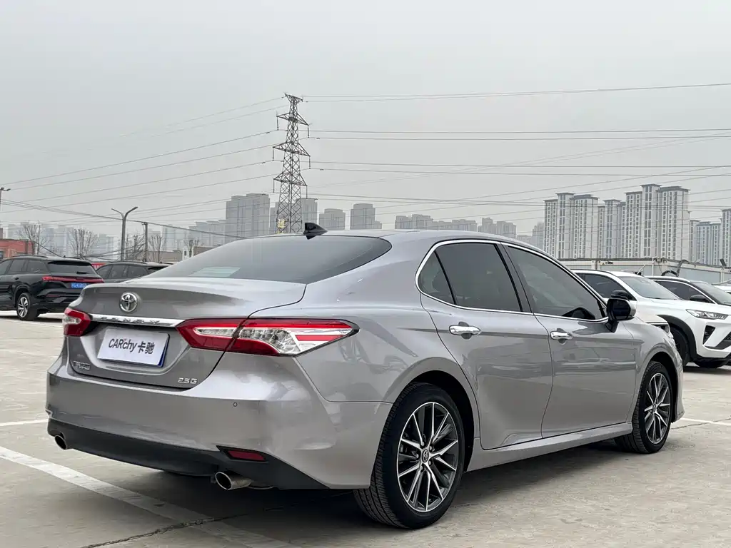 Toyota Camry — миниатюра 6