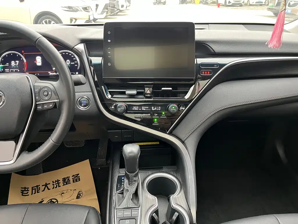 Toyota Camry — миниатюра 12