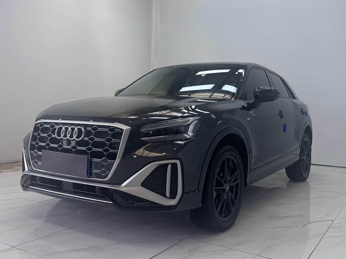 Audi Q3 1.4 л 2023 г. Чёрный, пробег 12500 км