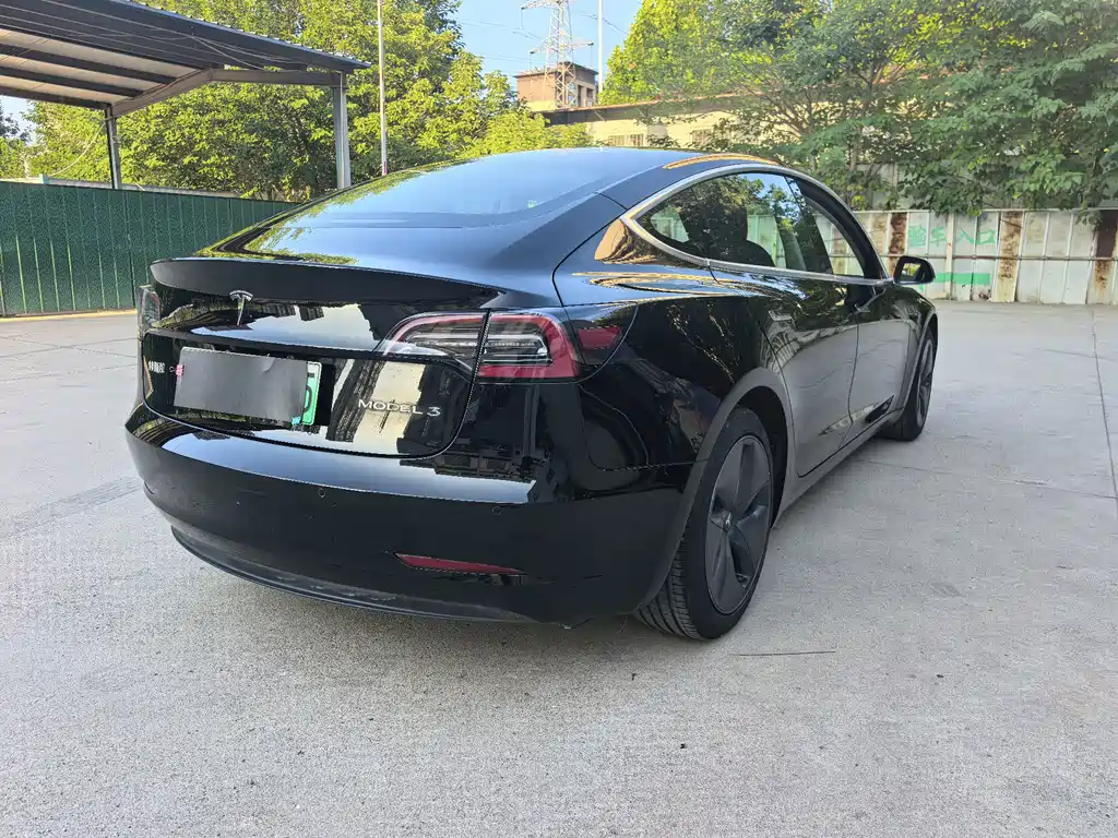 Tesla Model 3 — миниатюра 9