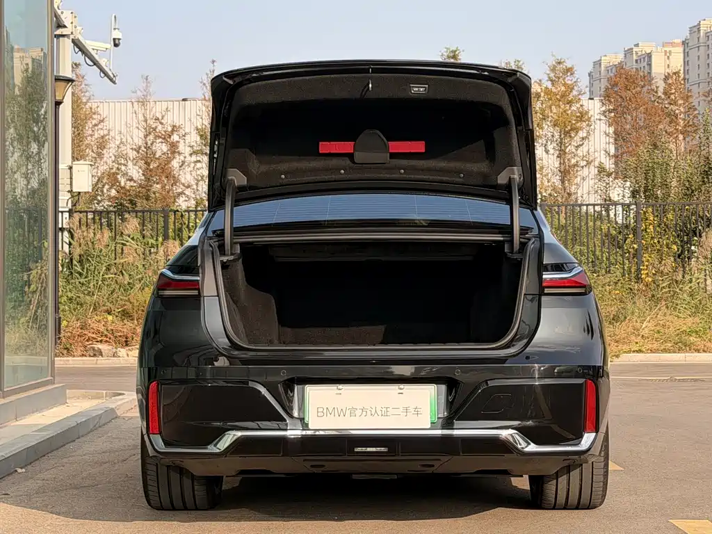 BMW i7 — миниатюра 24