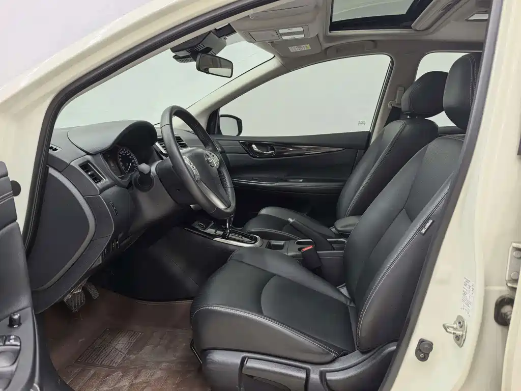 Nissan Tiida — миниатюра 9