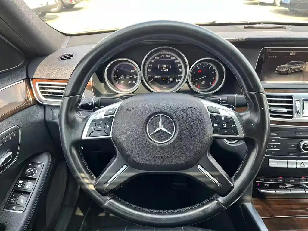 Mercedes-Benz E-Class — миниатюра 13