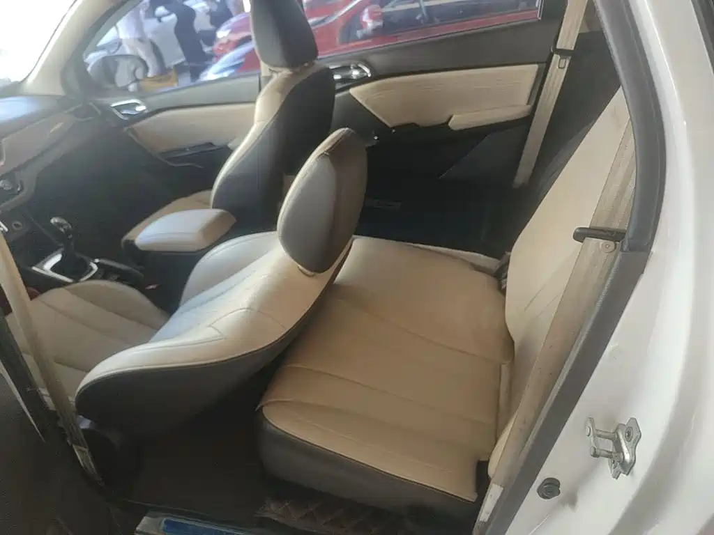 Baojun 310W — миниатюра 17