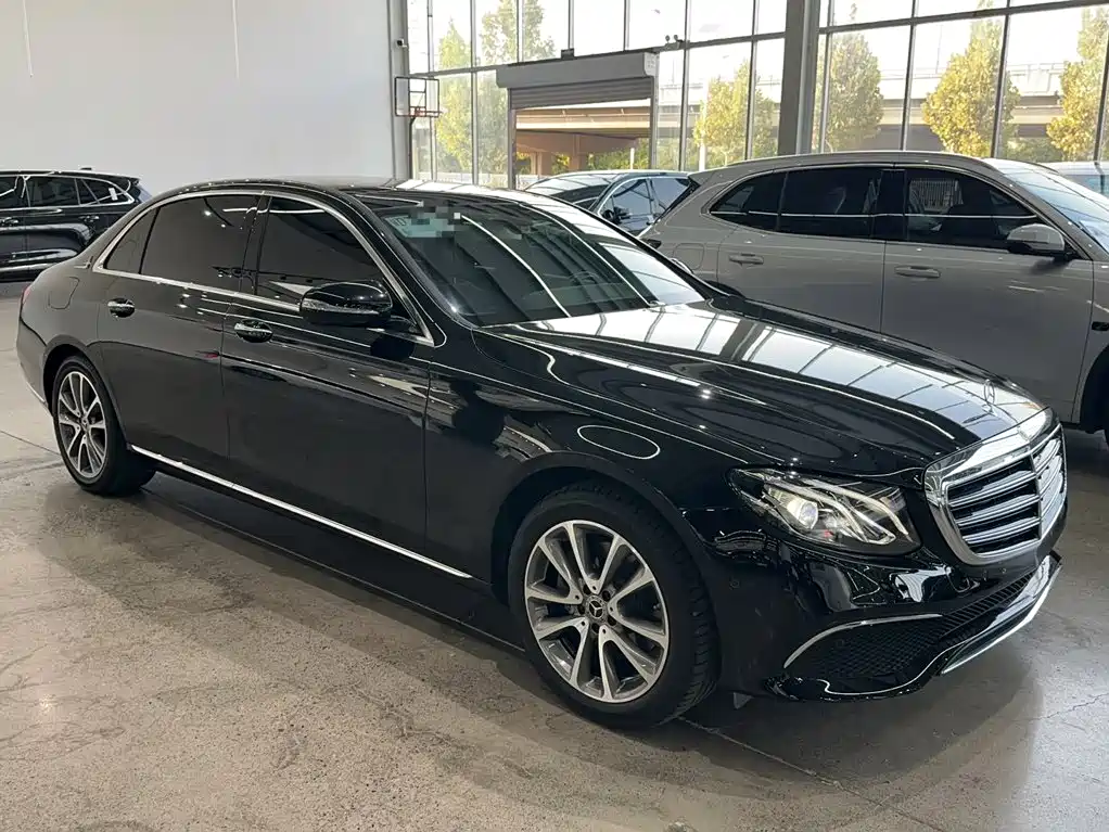 Mercedes-Benz E-Class — миниатюра 12