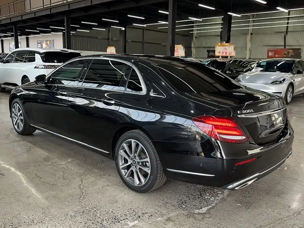Mercedes-Benz E-Class — миниатюра 15