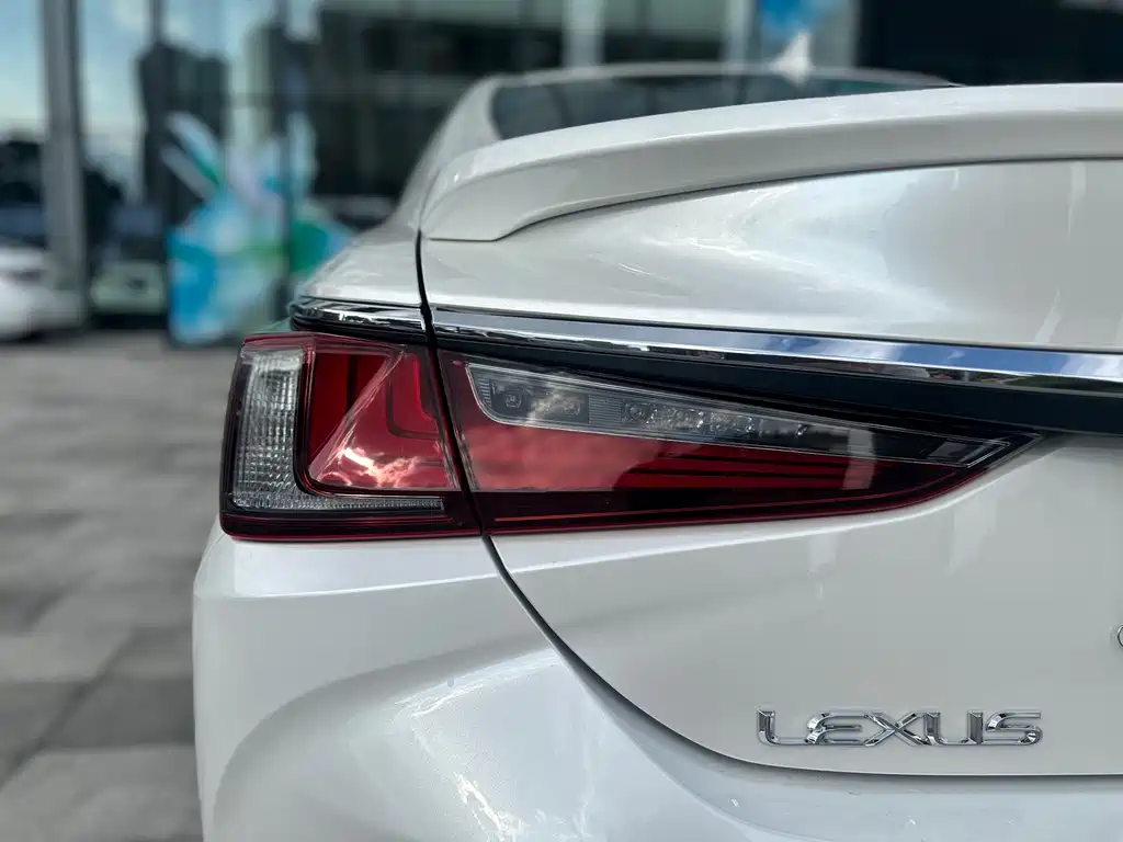 Lexus ES — миниатюра 9